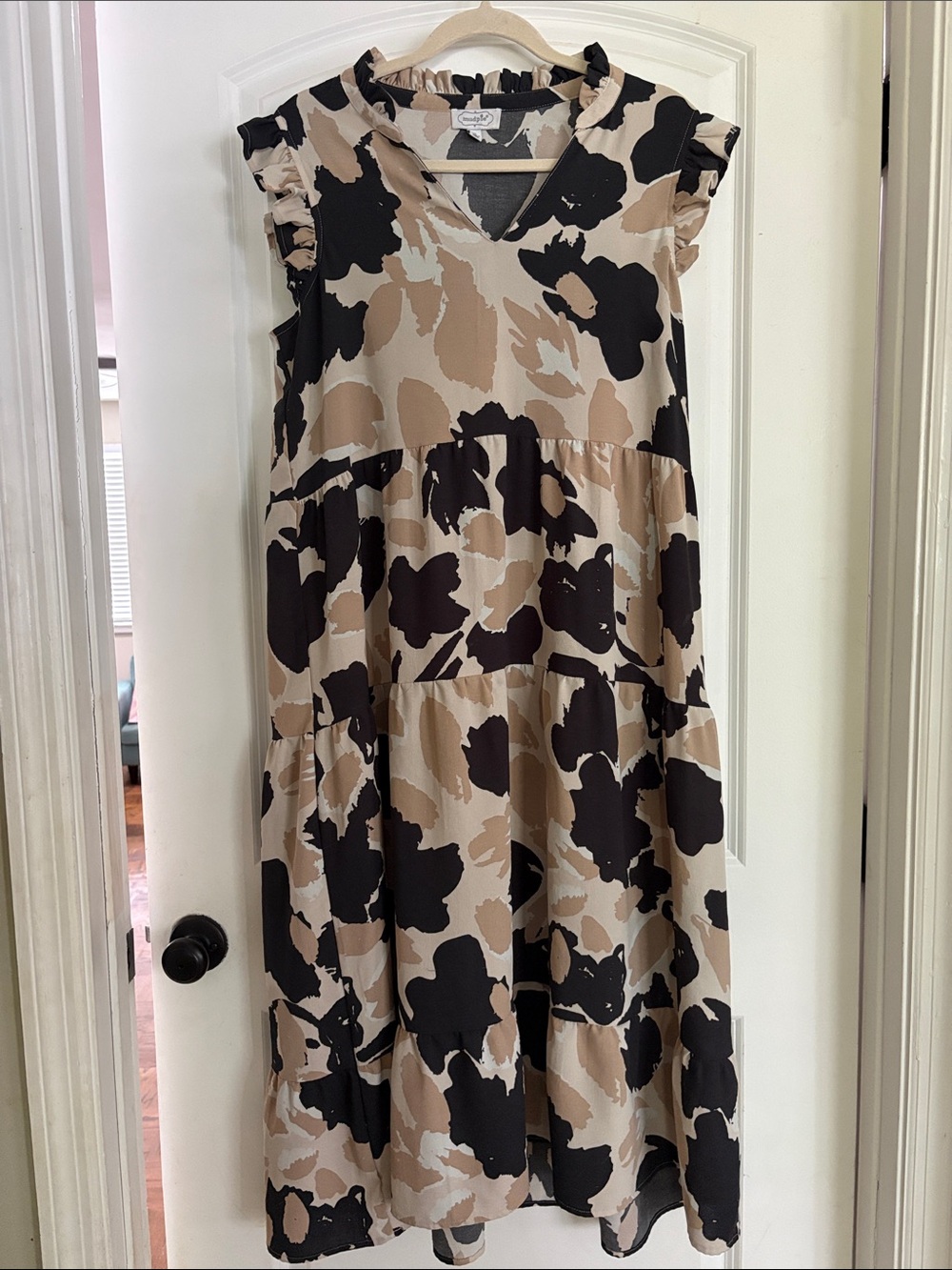 Mud Pie Beige & Black Sleeveless Tiered V-Neck Midi Dress